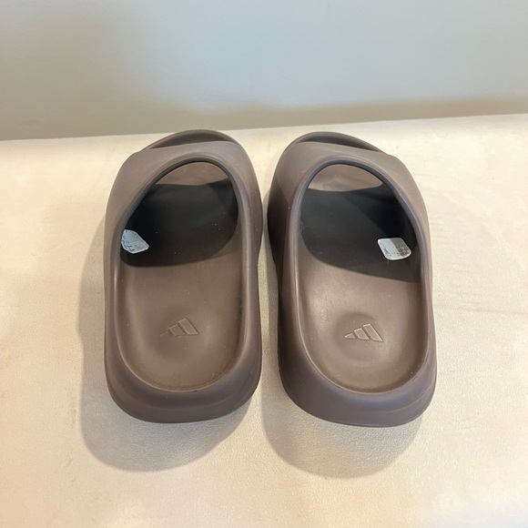 Yeezy Women's Slide Sandals - Dark Gray - Picture 4 of 4